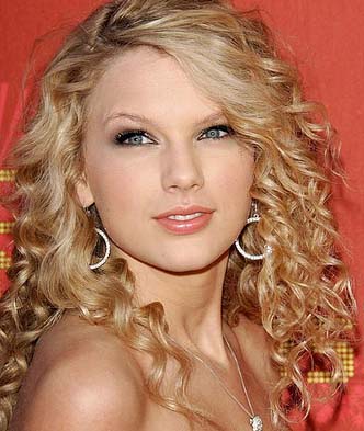 Taylor Swift has a new man! According to America's Life & Stylemagazine, 